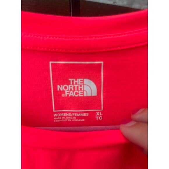The North Face Women's Radiant Poppy Adventure Tee Size XL - Picture 3 of 5